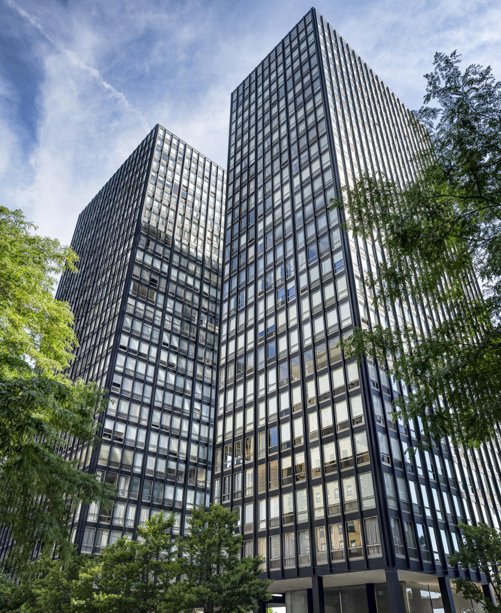 860-880 North Lake Shore Drive Building - 1949 - Mies van der Rohe - Chicago
