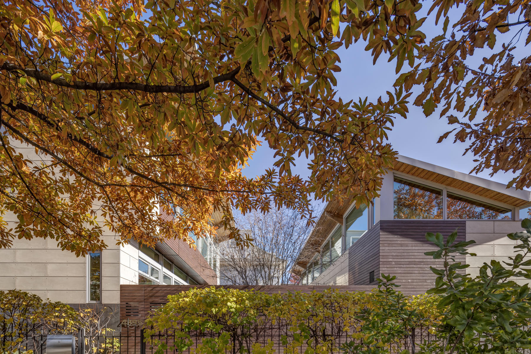 The Michael Yannell House / Net Zero House - 2009 - Farr Associates - Chicago
