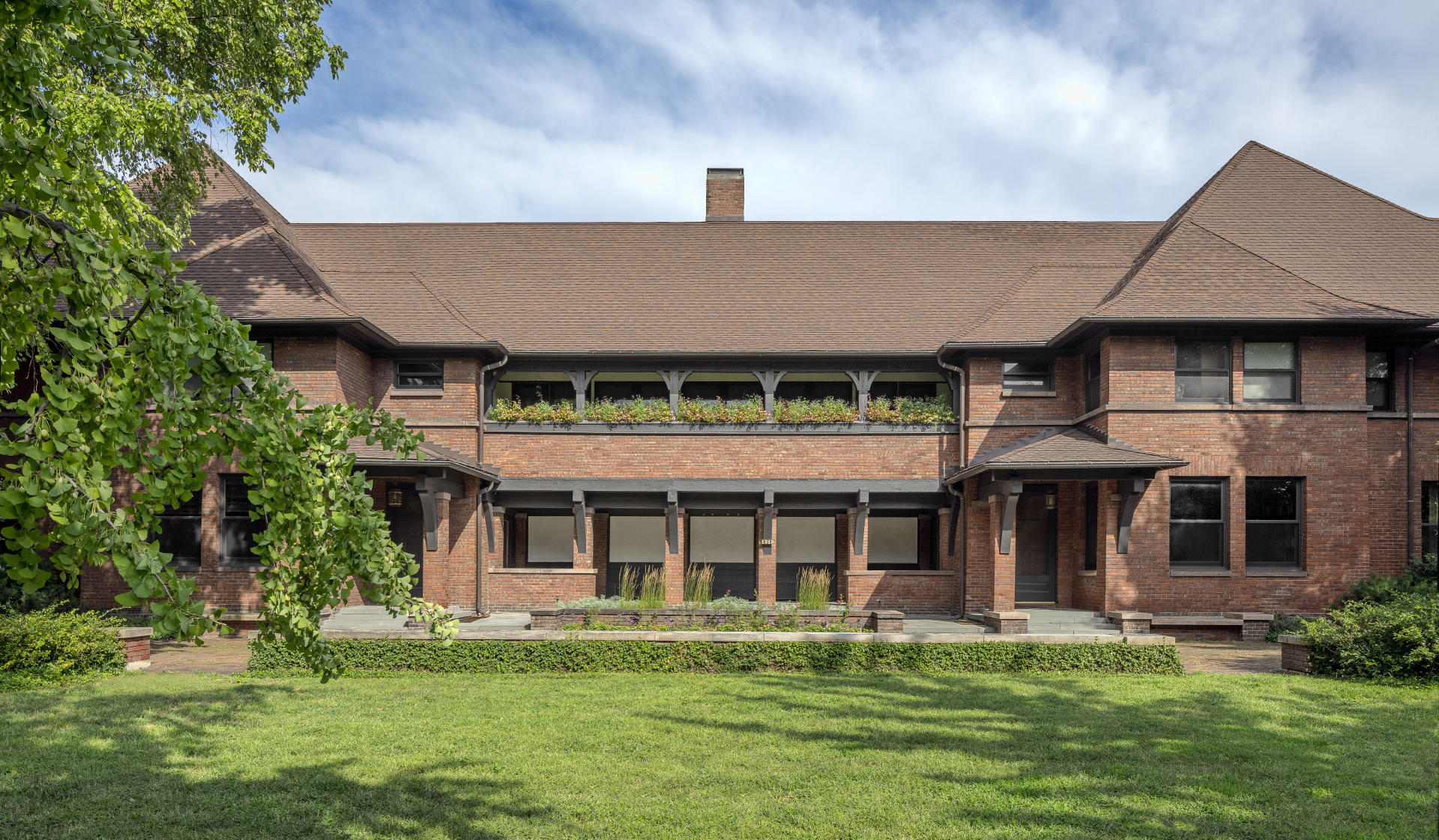 The Catherine M. White 'Double' House - 1897 - Myron Hunt - Evanston