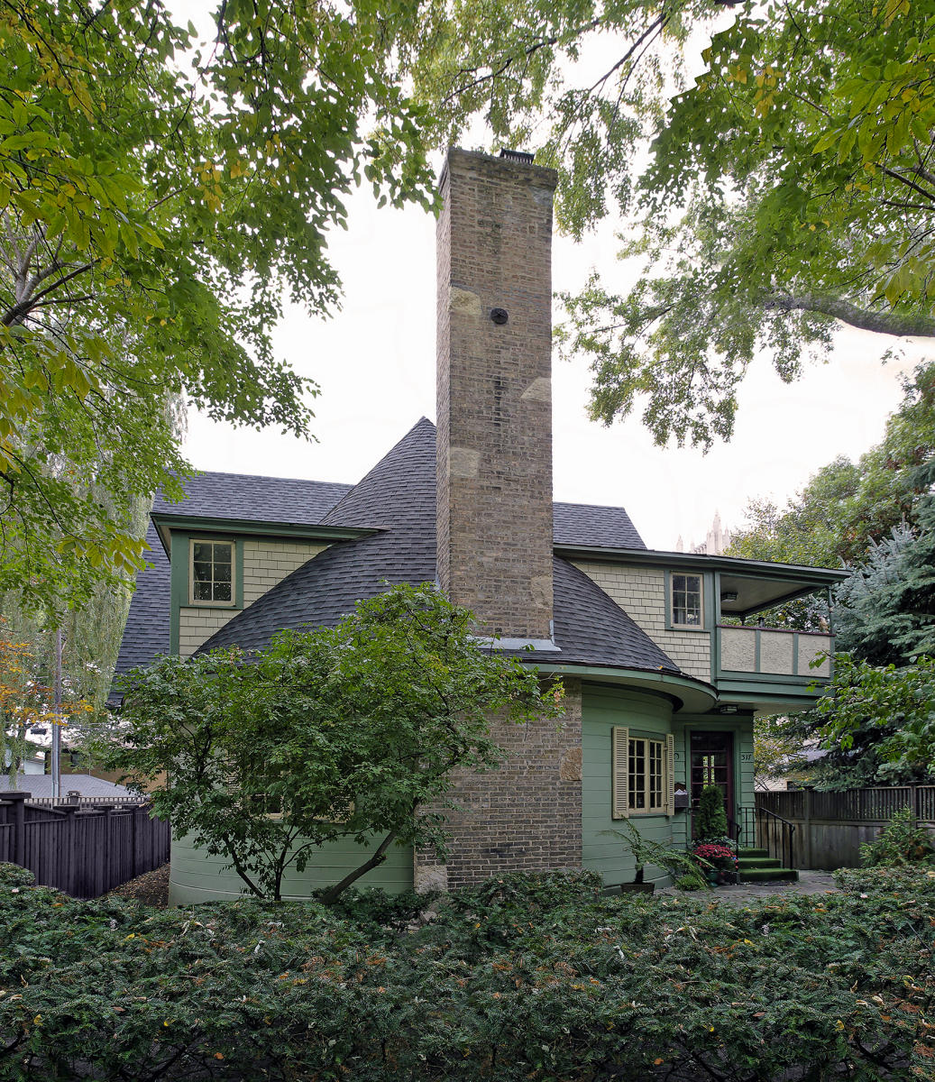 The Charles E. Roberts Stable - 1896 - Frank Lloyd Wright - Oak Park
