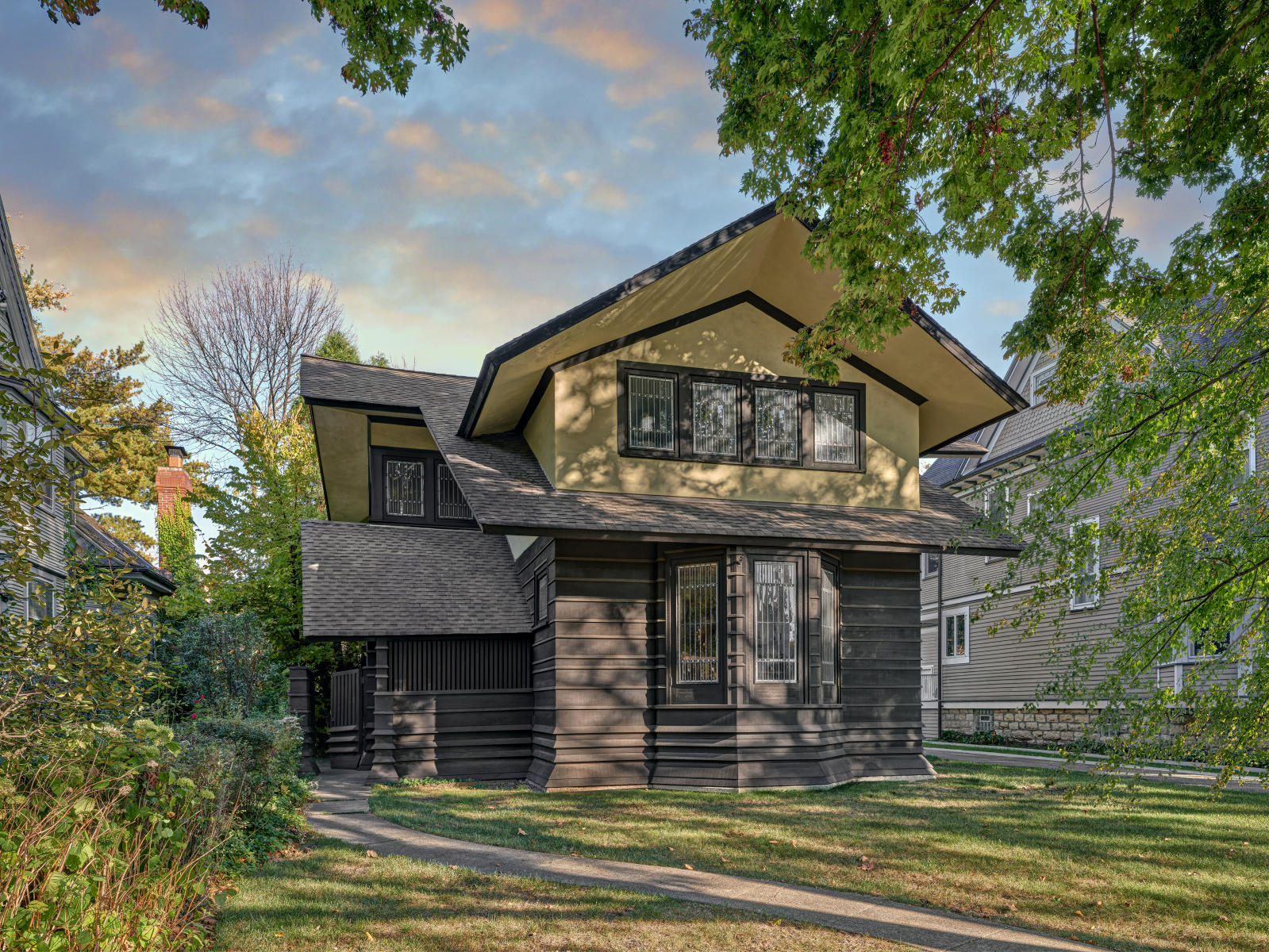 The E. Arthur Davenport House - 1901 - Frank Lloyd Wright - River Forest